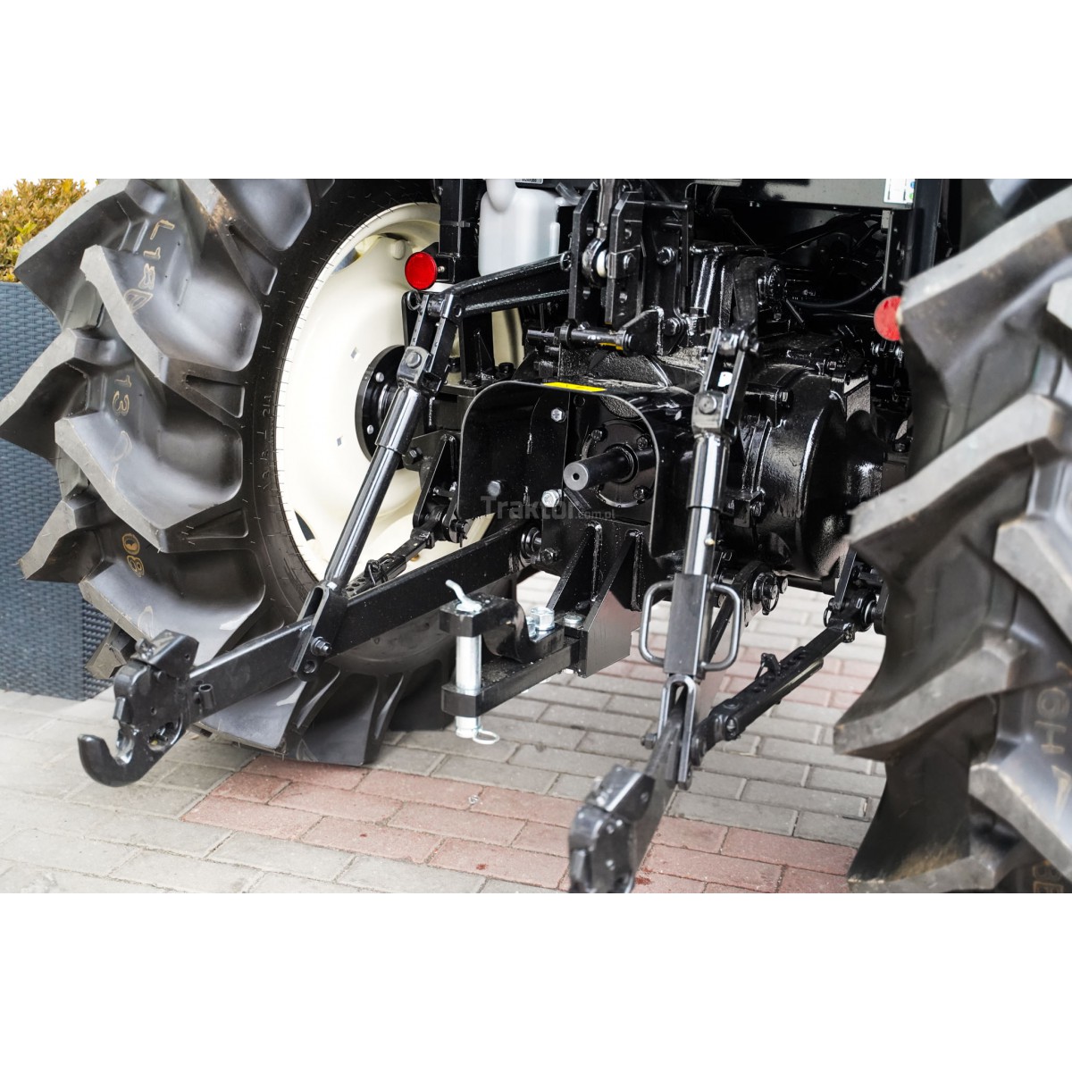 Tractor LS MT 3,60 MEC 4X4 57 KM CAB - obrazek 5