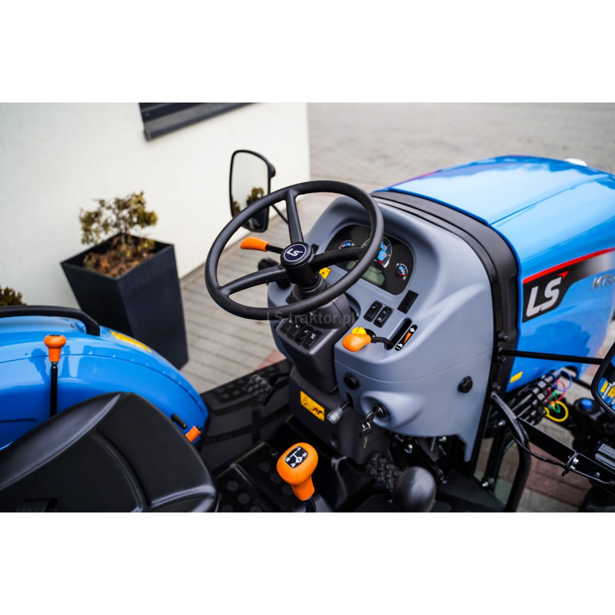 LS Tractor MT3.40 MEC 4×4 – 40 KM - obrazek 2