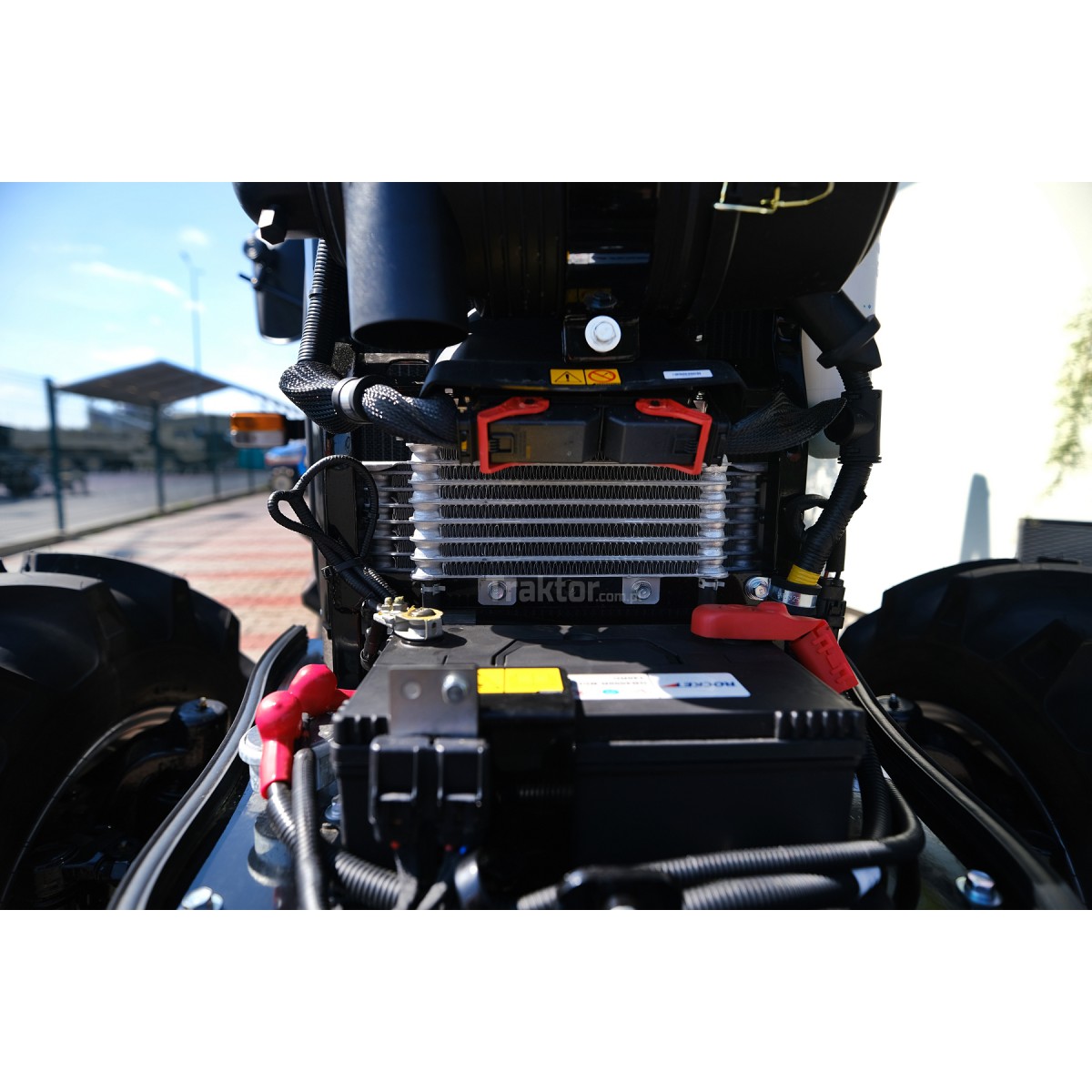 Tractor LS MT 3,50 HST 4X4 47 KM - obrazek 3