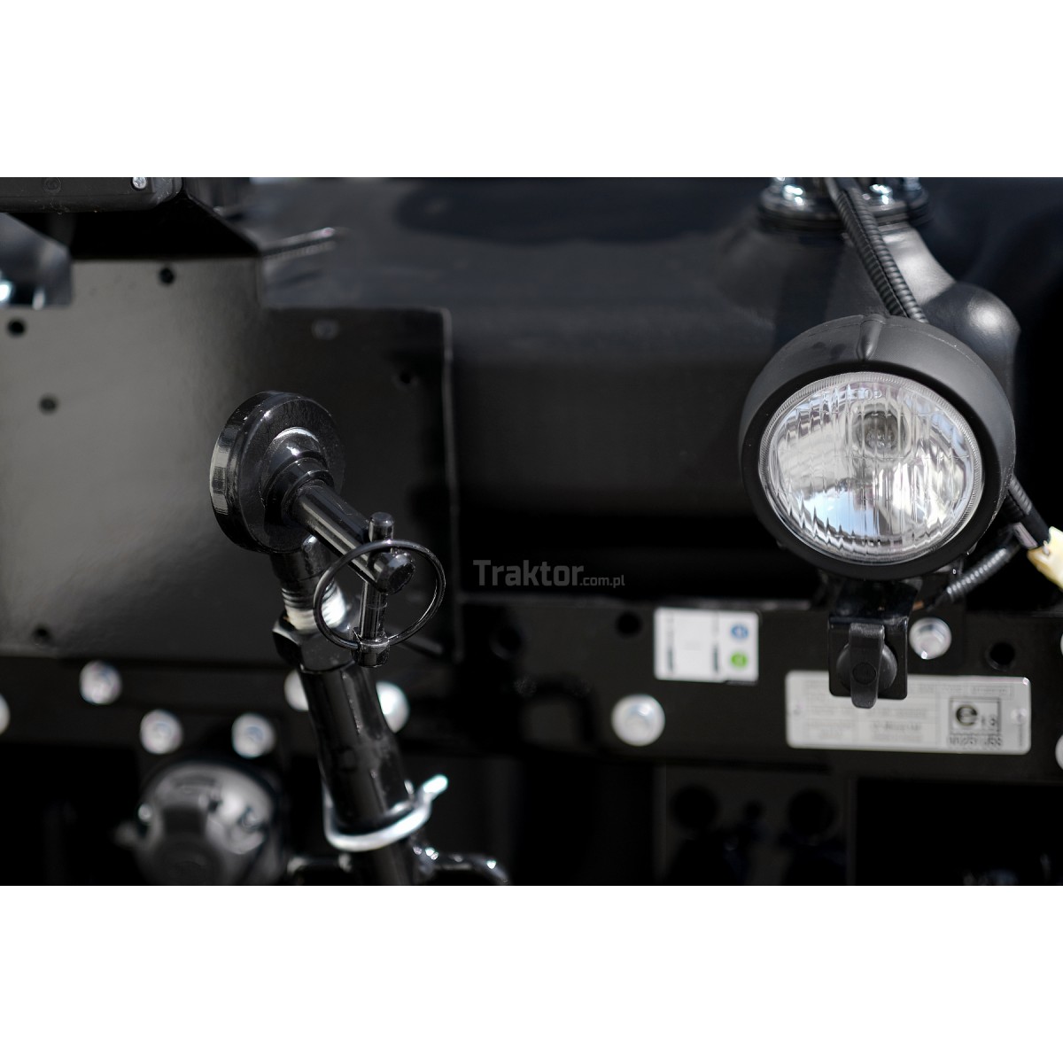 Tractor LS MT 3,50 hst 4×4 47 km/CAB - obrazek 3