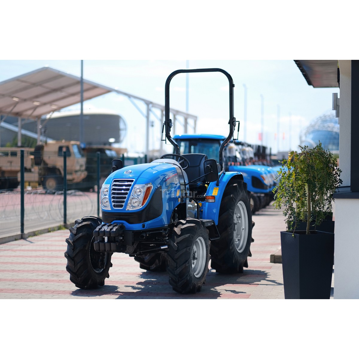 Tractor ls MT 3,60 HST 4X4 57 KM - obrazek 4