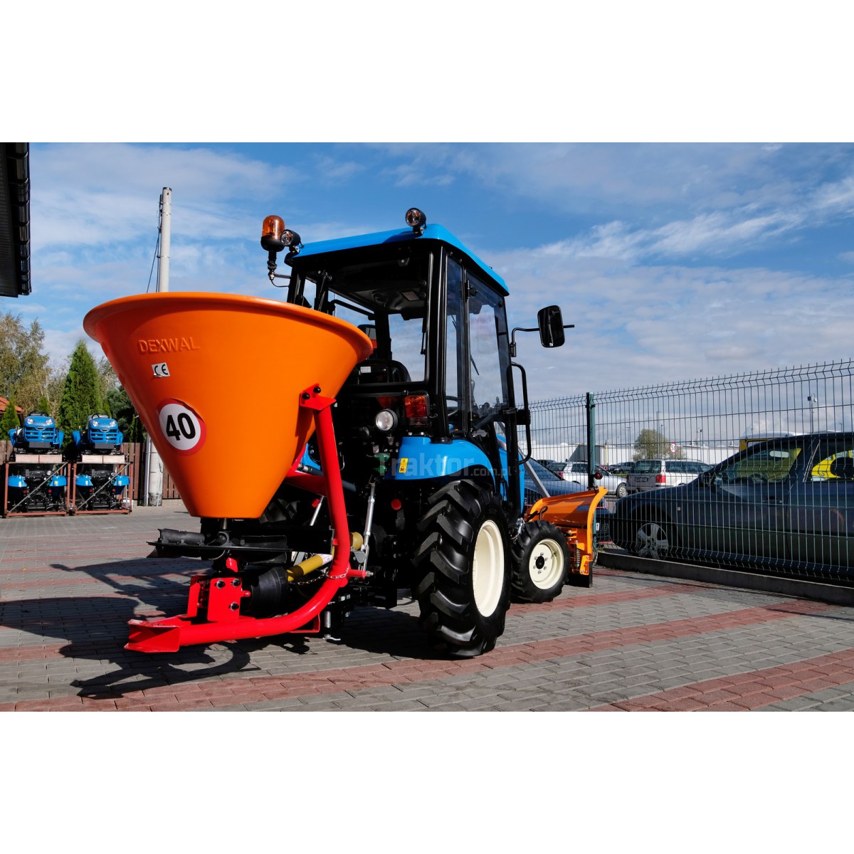 LS Tractor XJ25 HST 4×4 – 24.4 KM / CAB + pług śnieżny strzałkowy Vario 150 cm+ posypywarka 200L - obrazek 3